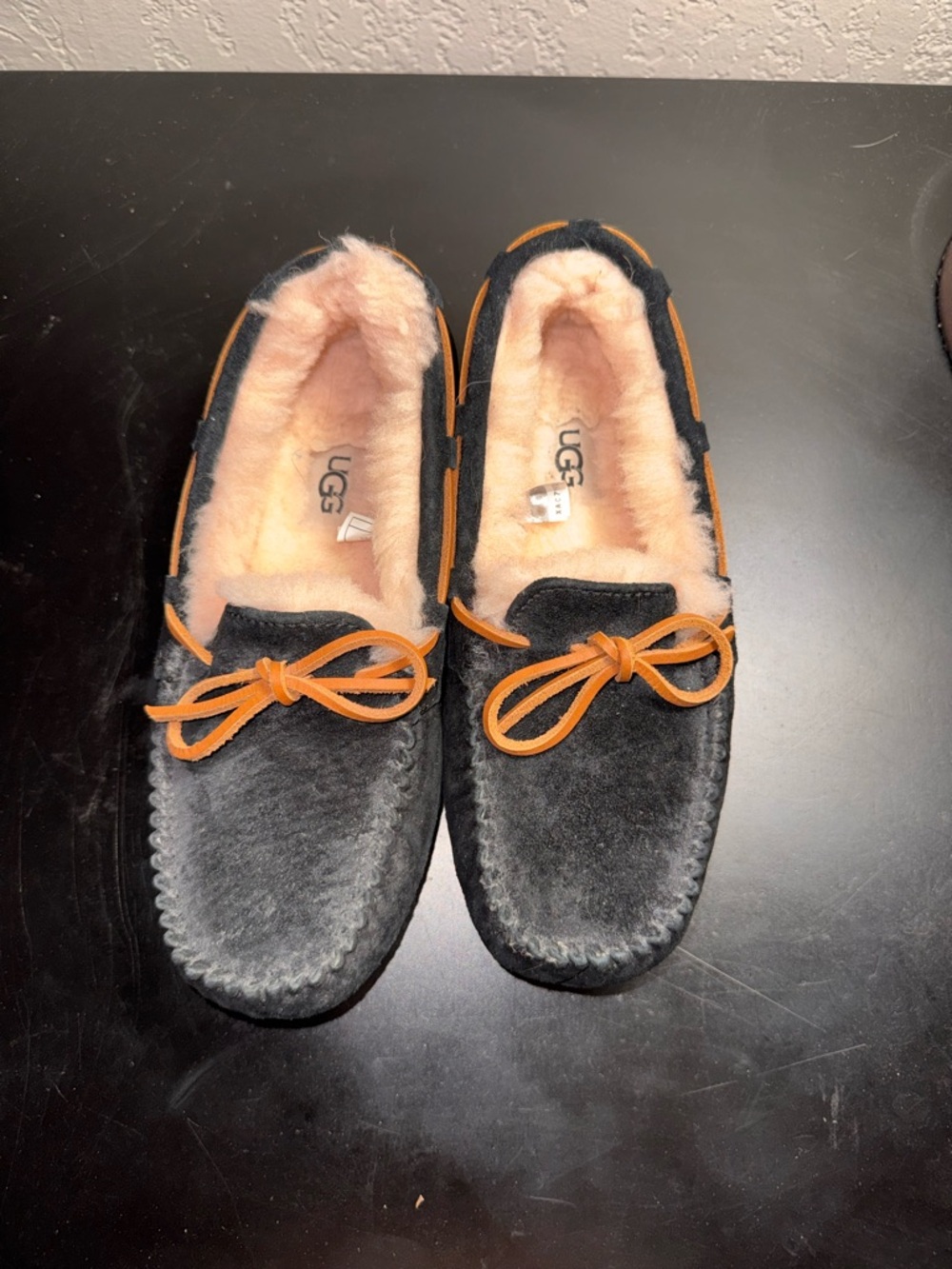 UGG Size 6 Womens moccasins